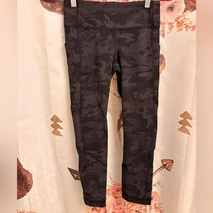 Size 4 lululemon camo capris